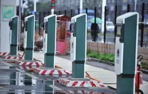 新能源汽车充一次电需要多少时间(新能源汽车充一次电需要几度电)