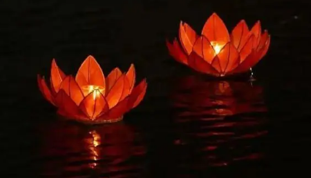 七月看莲花灯是什么节(哪个节日放莲花灯)