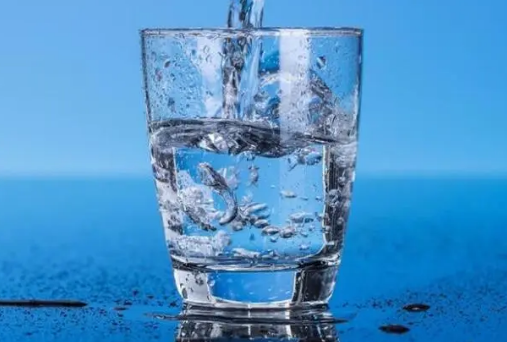 喝苏打水能降血脂吗(喝苏打水能降低胃酸吗)