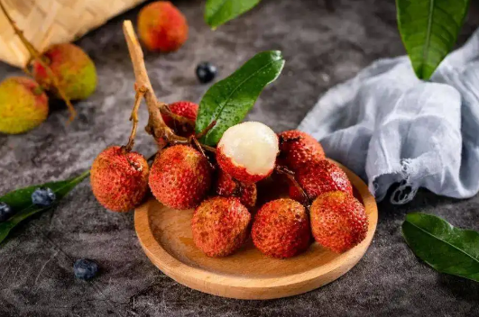 荔枝吃很多反而不上火吗(荔枝吃很多反而不上火)