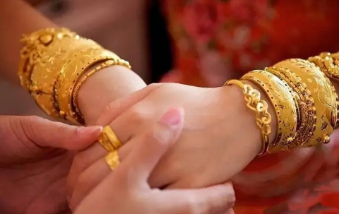 为什么每个店的金价不一样(为什么不同的店金价都不一样)