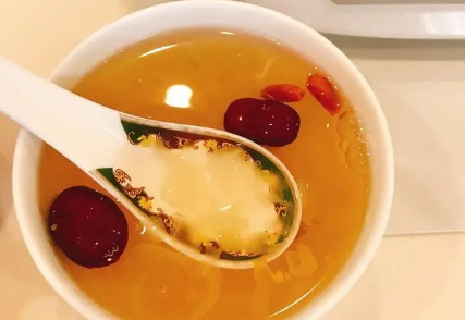 银耳羹有减肥的作用吗?(银耳羹减肥的时候可以吃吗)
