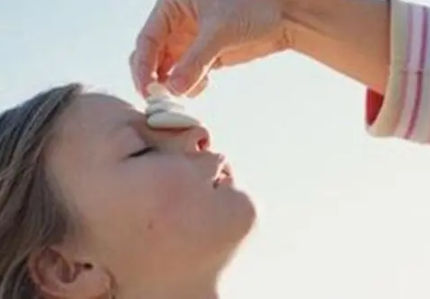 小孩流鼻血是什么原因引起的10岁(小孩流鼻血是什么原因怎么治疗)