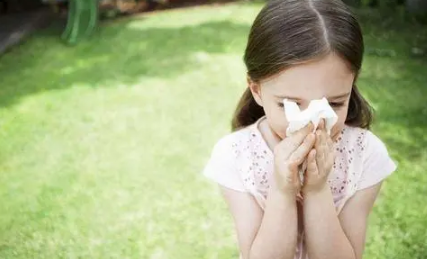 小孩流鼻血是什么原因引起的10岁(小孩流鼻血是什么原因怎么治疗)