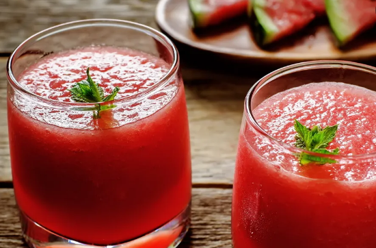 西瓜汁要加水么(西瓜汁要加白糖吗)