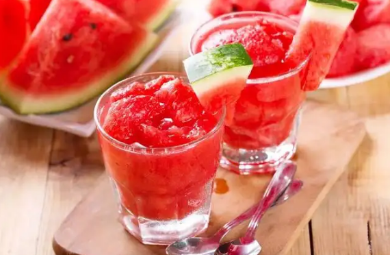 西瓜汁煮沸后为什么会分层(西瓜汁放了一会儿分层了)