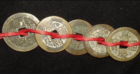 门对门五帝钱挂在门的什么位置好(门对门五帝钱挂在门的什么位)