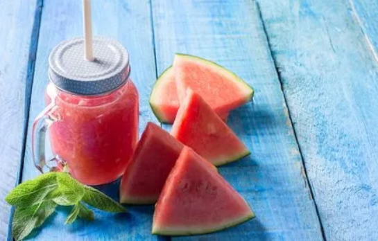 西瓜汁可以加雪碧嘛(西瓜汁可以加雪碧吗)