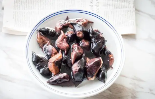 菱角没熟透可以吃吗(菱角晒干了怎么吃)