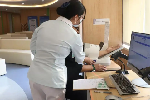 为什么不建议年轻人做碳13检查(为什么不建议年轻人做心理咨询)