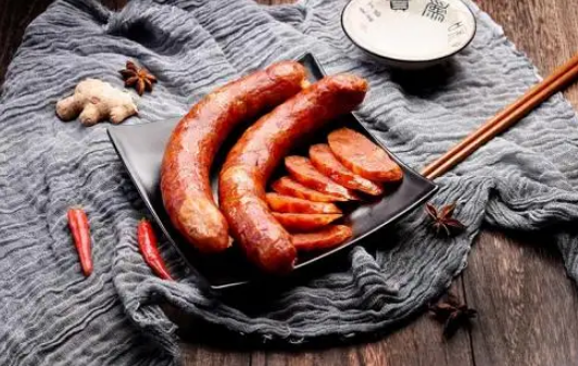 香肠要晒多少天就可以收起来了(香肠要晒多少天才不会坏)