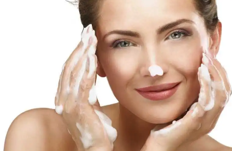 脸两边长痤疮是什么原因(脸颊两侧起痤疮的原因)