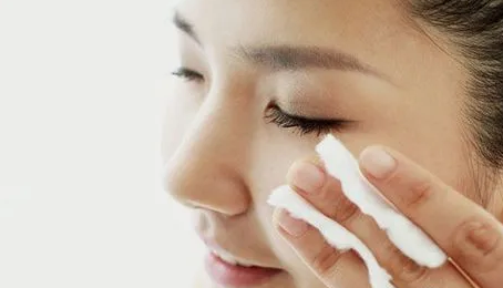 脸两边长痤疮是什么原因(脸颊两侧起痤疮的原因)