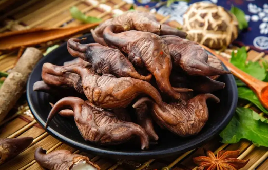 菱角苦了还能吃吗(菱角煮出来为什么是苦的)