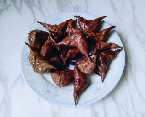 菱角苦了还能吃吗(菱角煮出来为什么是苦的)