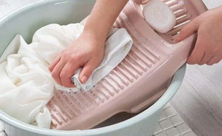 为什么一出汗衣服就有馊味(一出汗衣服就有馊味)