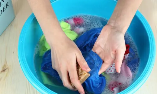 为什么一出汗衣服就有馊味(一出汗衣服就有馊味)