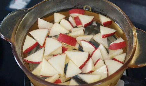 宝宝喝苹果洋葱水一天可以喝多少(苹果洋葱水多大宝宝可以喝了)