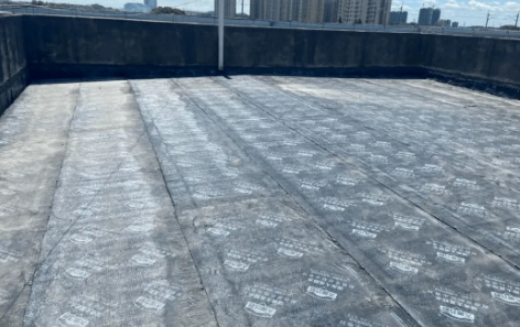 屋顶防水做好后多久下雨不要紧(房顶做防水后几小时后不怕下雨)