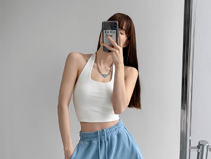 穿吊带应该穿啥内衣(穿吊带该穿什么内衣)