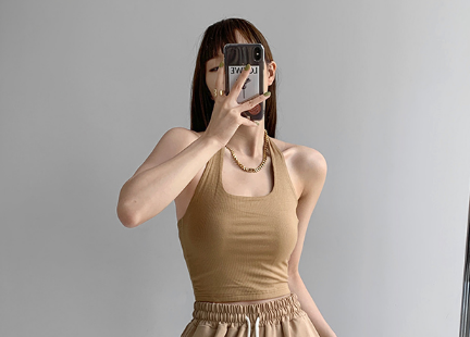 穿吊带应该穿啥内衣(穿吊带该穿什么内衣)