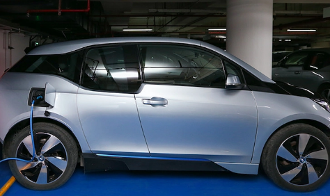 新能源车保险费比燃油车贵(新能源车和燃油车保值率)