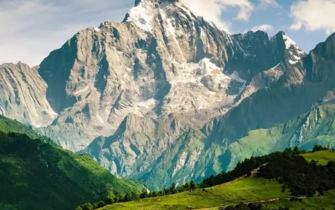 四姑娘山为什么要叫四姑娘山(四姑娘山今天为什么不让进)