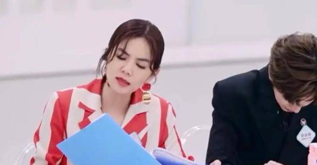 虞书欣加到了lisa好友(lisa居然比虞书欣还小)