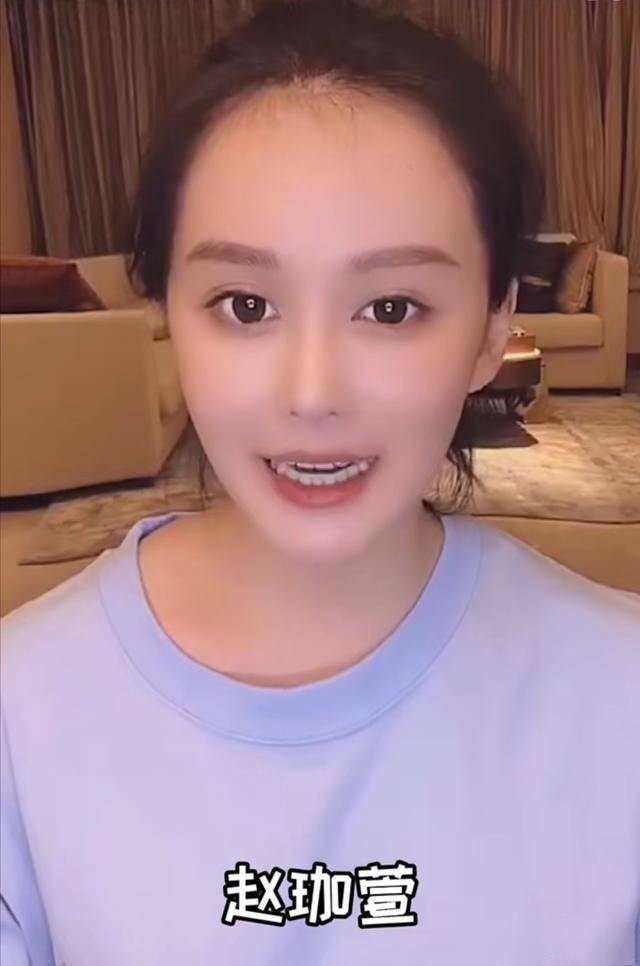 赵本山女儿直播自己存款,银行卡余额9位数,名下两辆劳斯莱斯。