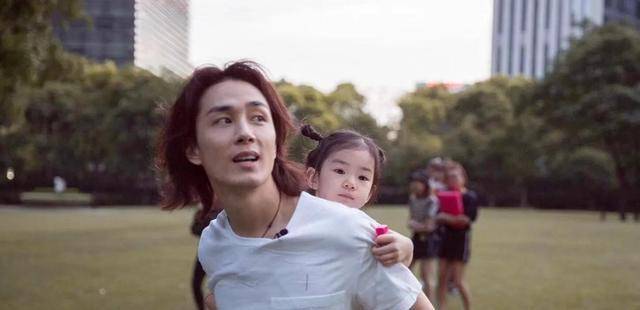 李承铉是全职爸爸(李承铉做了几年奶爸)