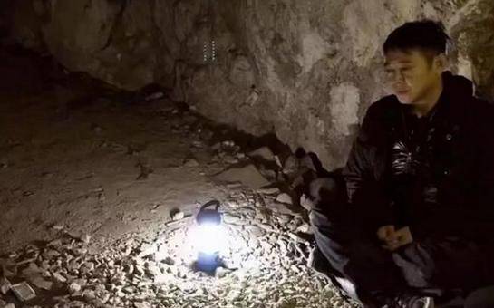 李连杰归隐佛门了吗?(李连杰山洞打坐)