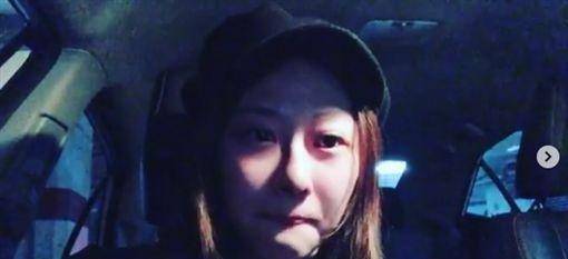 又一位男明星官宣结婚!出道棒棒糖发展画廊身价过亿,老婆长得像白冰。