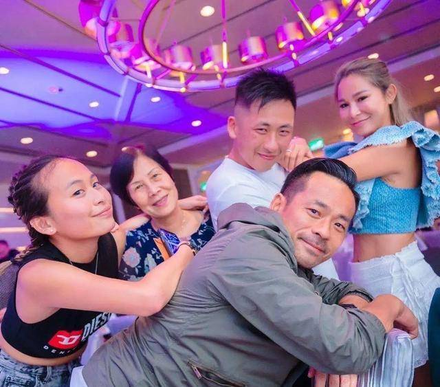 你无法想象与崩牙驹断交,与西米华竞争,拉拢梁安琪和何超琼的手段。