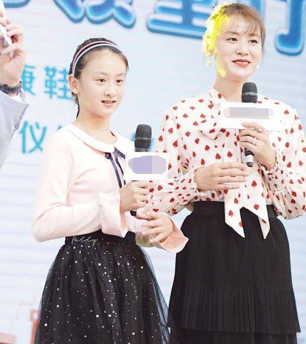 在女神发育之初,田亮11岁的女儿已经长到了她母亲的鼻子。这张脸太清纯了。
