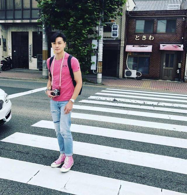 戴眼镜老演员(戴眼镜反派的老演员)