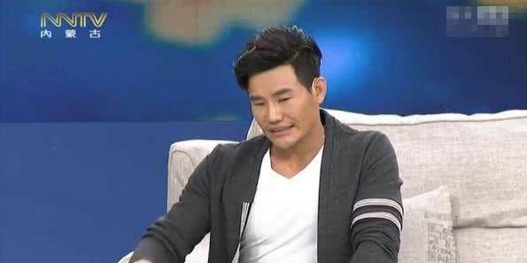 嘎子哥自曝：火灾发生后，他沉默了。后来没人找他拍戏，他和老婆是初恋！