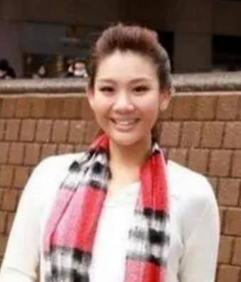 我爸不管，我妈不在。有一次我跪在男朋友面前求他不要走。郑投诉过郑吗？