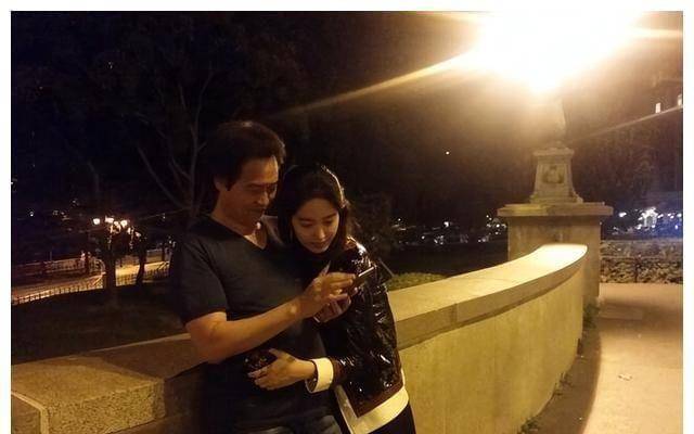 《美女暴击》刘亦菲：身价过亿，一件棉袄穿了十年，现在国籍有争议。