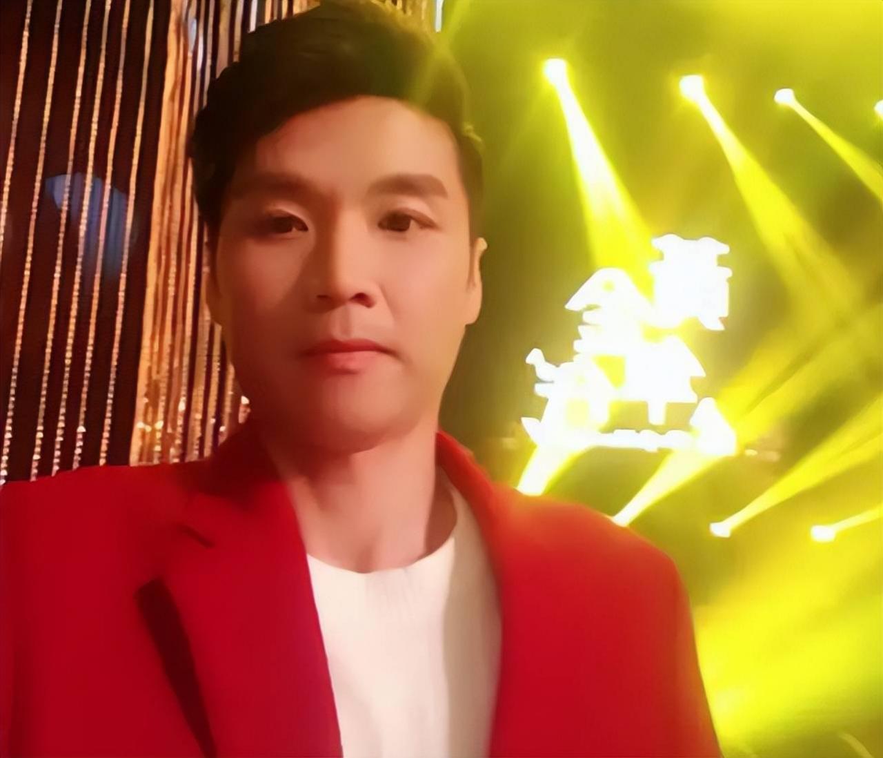 金曲奖向陈等10位已故音乐人致敬，其中年龄最小的只有26岁，画面让人落泪。