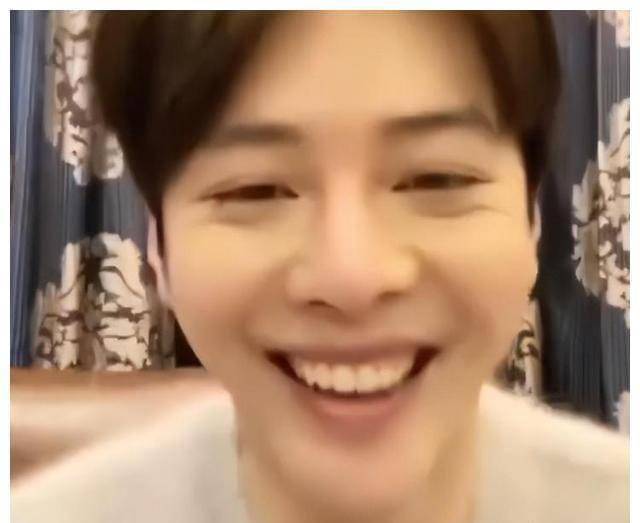 《美女暴击》刘亦菲：身价过亿，一件棉袄穿了十年，现在国籍有争议。