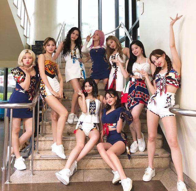 蔡颖两次坦率地让这个群体沉默：不喜欢回复消息，但想做自己的人。