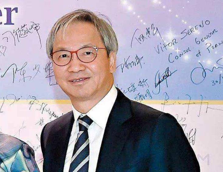 68岁的何鸿燊昔日心腹吴志诚，40岁的HKU大三学生何艳娟的《忘年交》