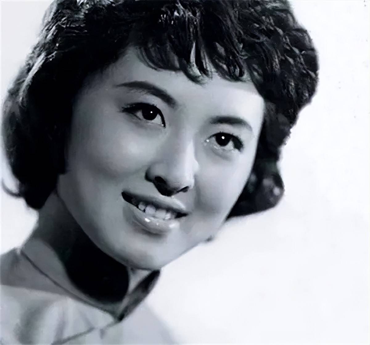 “阿诗玛”杨丽坤去世22年了，唐凤楼还是忘不了。连公司都是她的名字。