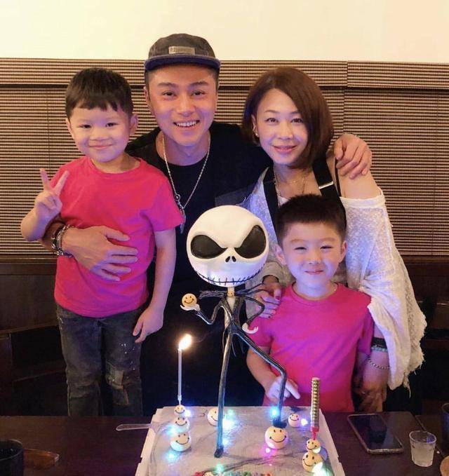 戴眼镜老演员(戴眼镜反派的老演员)