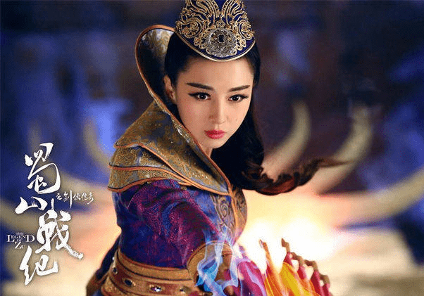 她出道十几年没有任何绯闻。她嫁给了古装男神后就退休了,现在过得很幸福。