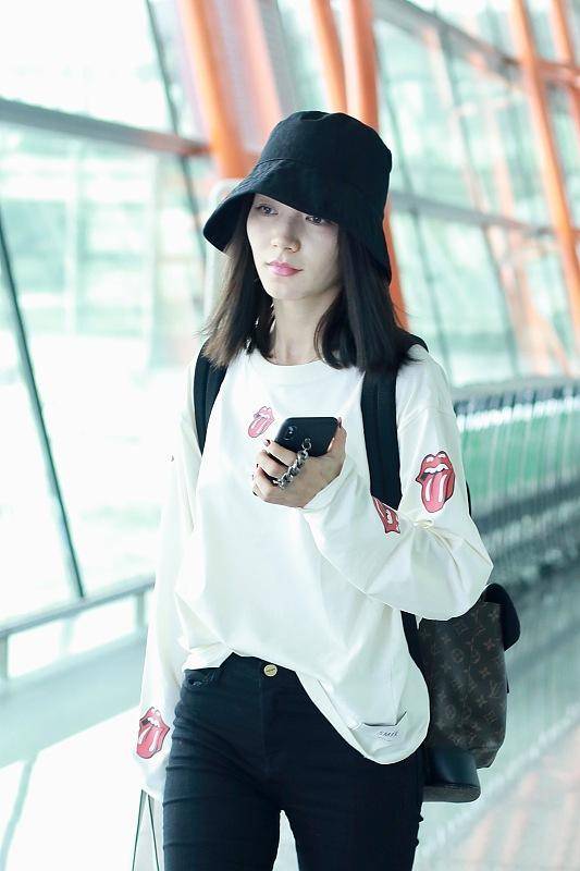 迪丽热巴是杨幂的艺人(杨幂公司的四个女艺人)