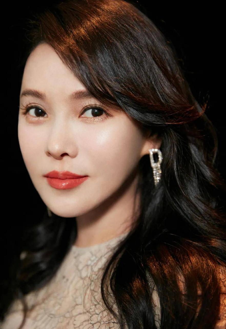 伊能静穿的长连衣裙(伊能静半身裙)