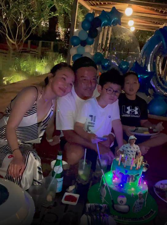 新加坡第一美女范文芳庆祝丈夫生日!像女孩一样又白又漂亮,7岁的儿子长得像他爸爸。