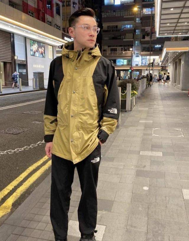 戴眼镜老演员(戴眼镜反派的老演员)