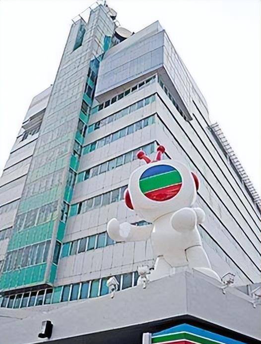 我爸不管,我妈不在。有一次我跪在男朋友面前求他不要走。郑投诉过郑吗?